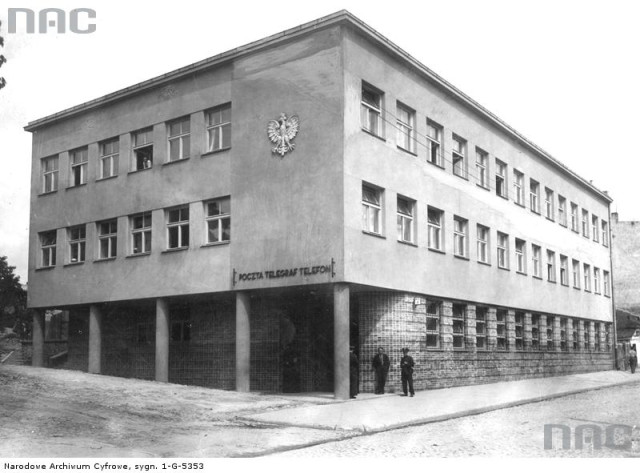 Пошта і поворот на вулицю Затишшя (ліворуч)