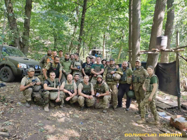 Олена з бойовими побратимами, липень 2022 року