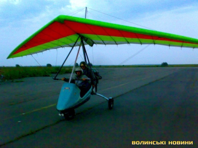 Польоти на мотодельтаплані у Луцькому аероклубі Крила Волині