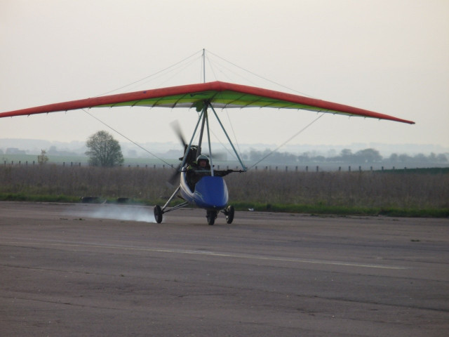 Польоти на мотодельтаплані у Луцькому аероклубі Крила Волині