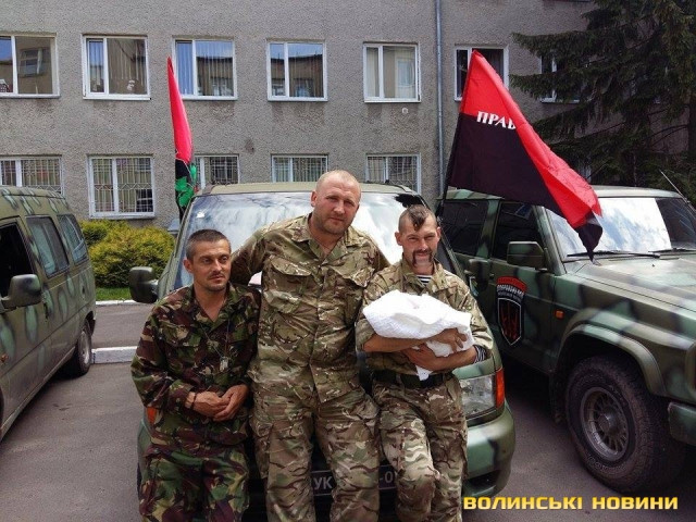 Зліва: Fiat Scudo який розшукують