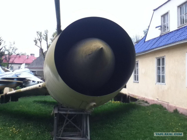 Лобовий повітрозабірник літака