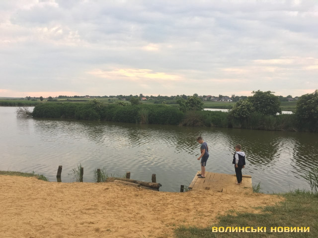 Пірс, з якого стрибав чоловік