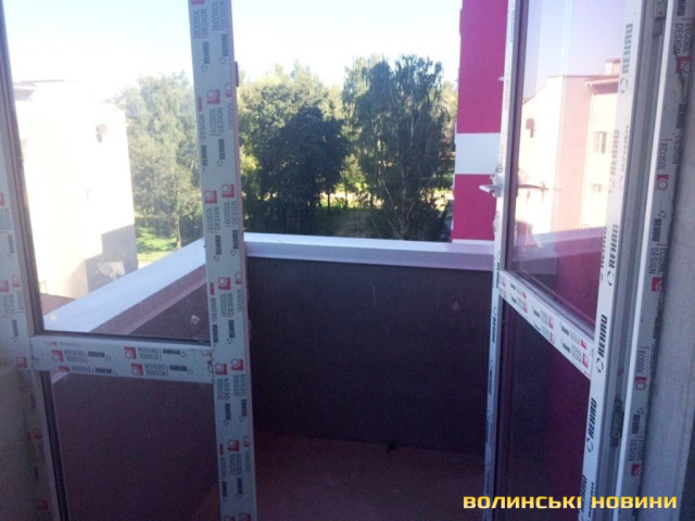 Вихід на відкриту частину балкону