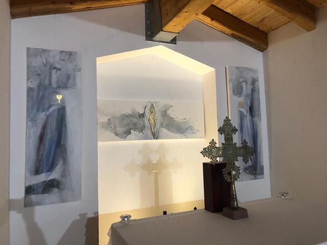 Вівтарна частина у Летіно, Італія