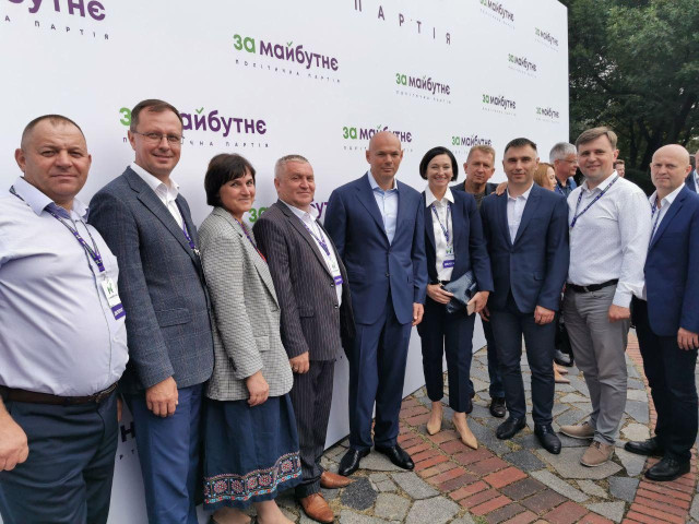 команда майбутніх кандидатів у голови ОТГ та обласні депутати від округу нардепки Ірини Констанкевич