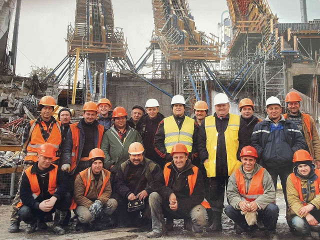 Разом з колегами на будівництві