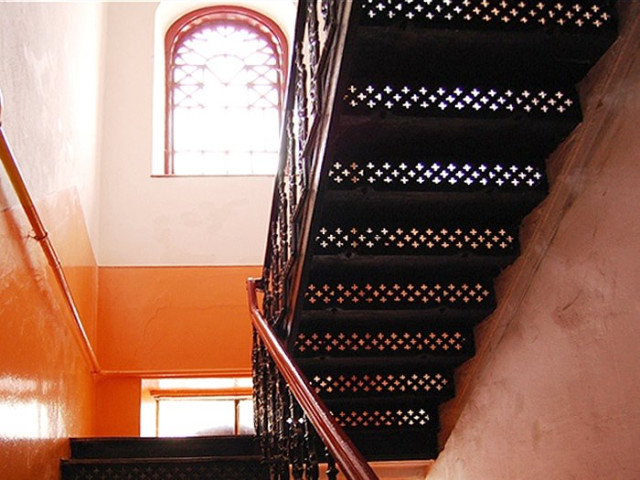 Всередині будинку