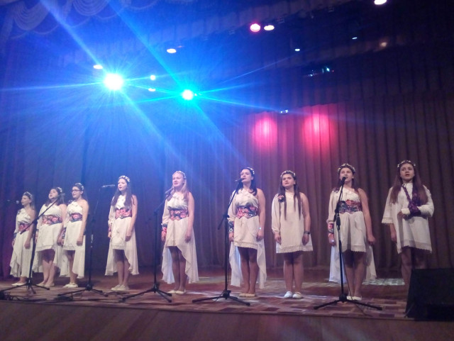 Виступає Перлинка