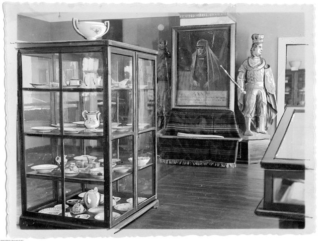 У приміщенні музею. Можливо, фото зроблені саме в будинку Фішмана