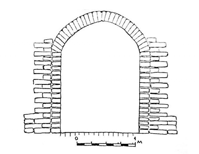 Портал цокольного поверху XIV-XV ст. садиби Острозького, що біля замку