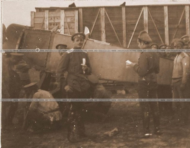 Розвантаження літака на залізничній станції Ковель 1915 рік