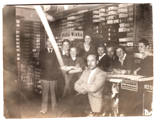 Всередині луцького магазину Bata