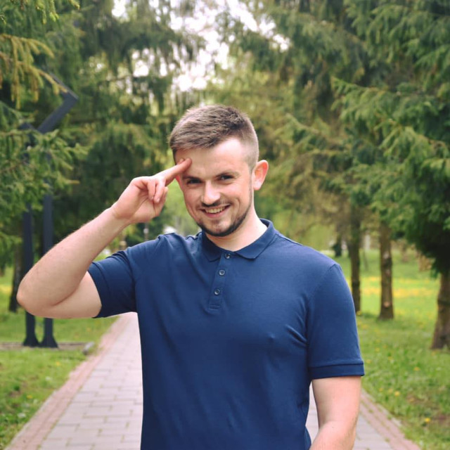 Максим Гузлій