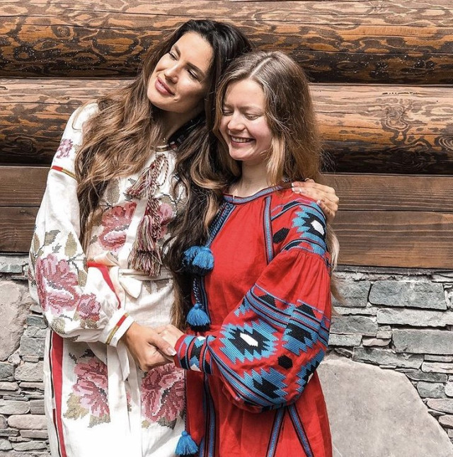 Луцька блогерка, фотографка Ірина Дяченко з сестрою