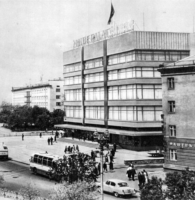 Універмаг у центрі Луцька