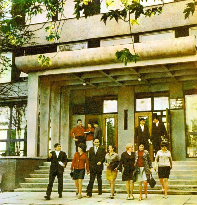 Центральний корпус ЛДПІ ім. Лесі Українки