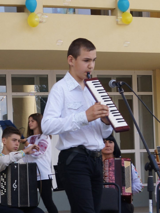 Соліст ансамблю домристів «Тоніка», керівниця Валентина Тимчишина