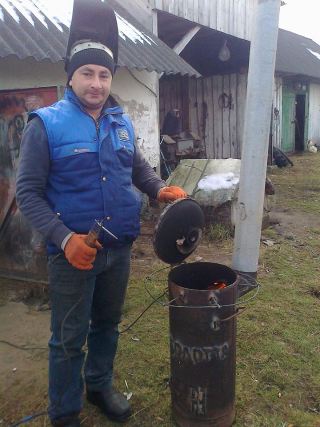 Буржуйка, змайстрована зі старого газового балона, аби побратими на передовій не мерзли