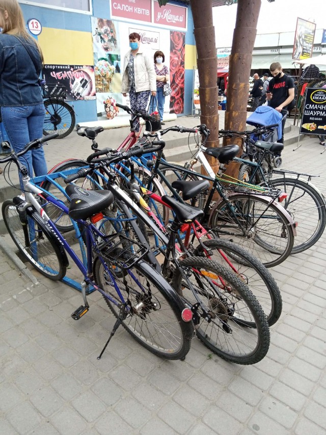 Завантаженість велопарковки біля ТЦ «Караван»