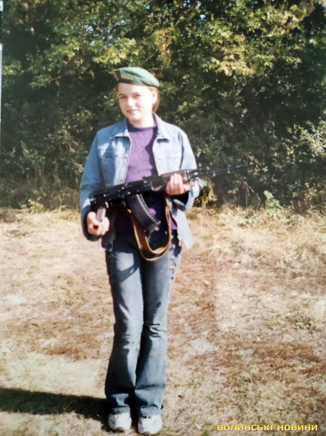 Восьмикласниця Олена під час екскурсії до прикордонників