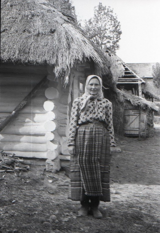 Жінка в традиційному одязі