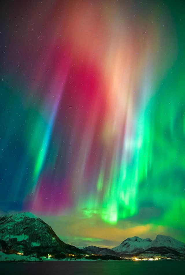 Полярне сяйво, вигляд із Землі Фото: Aurora Borealis Observatory у Фейсбук