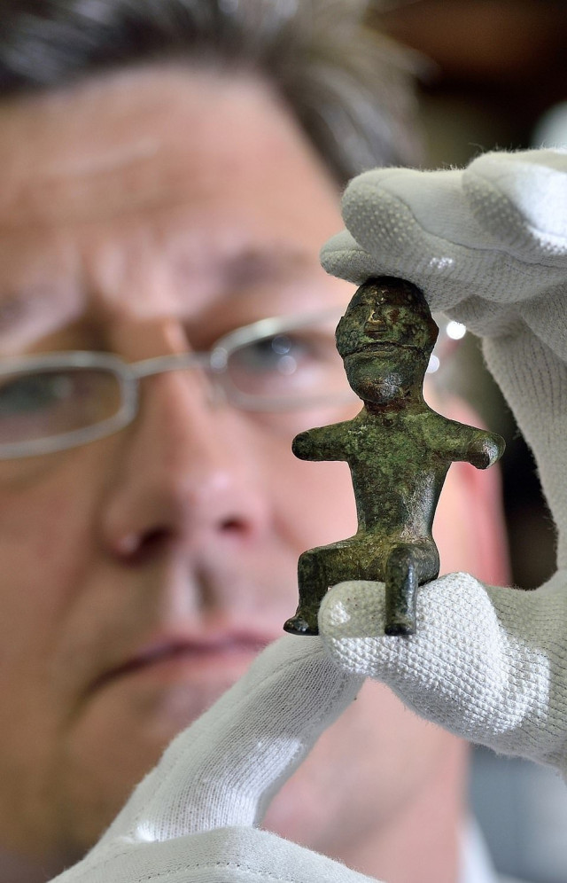 Вважається, що це статуетка німецького бога, їй майже 1800 років. На думку археологів, фігура, ймовірно, була священним предметом і була похована разом зі своїм власником