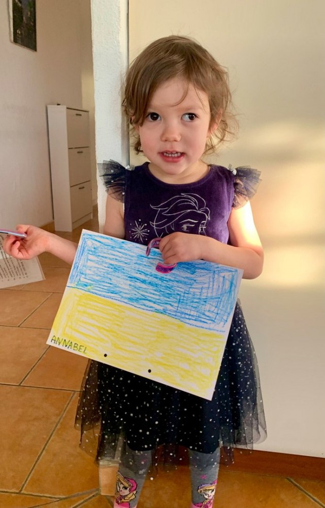 Малюнок українки Аннабель Ніни Морард, 3 роки. Живе в Монт-сюр-Ролль